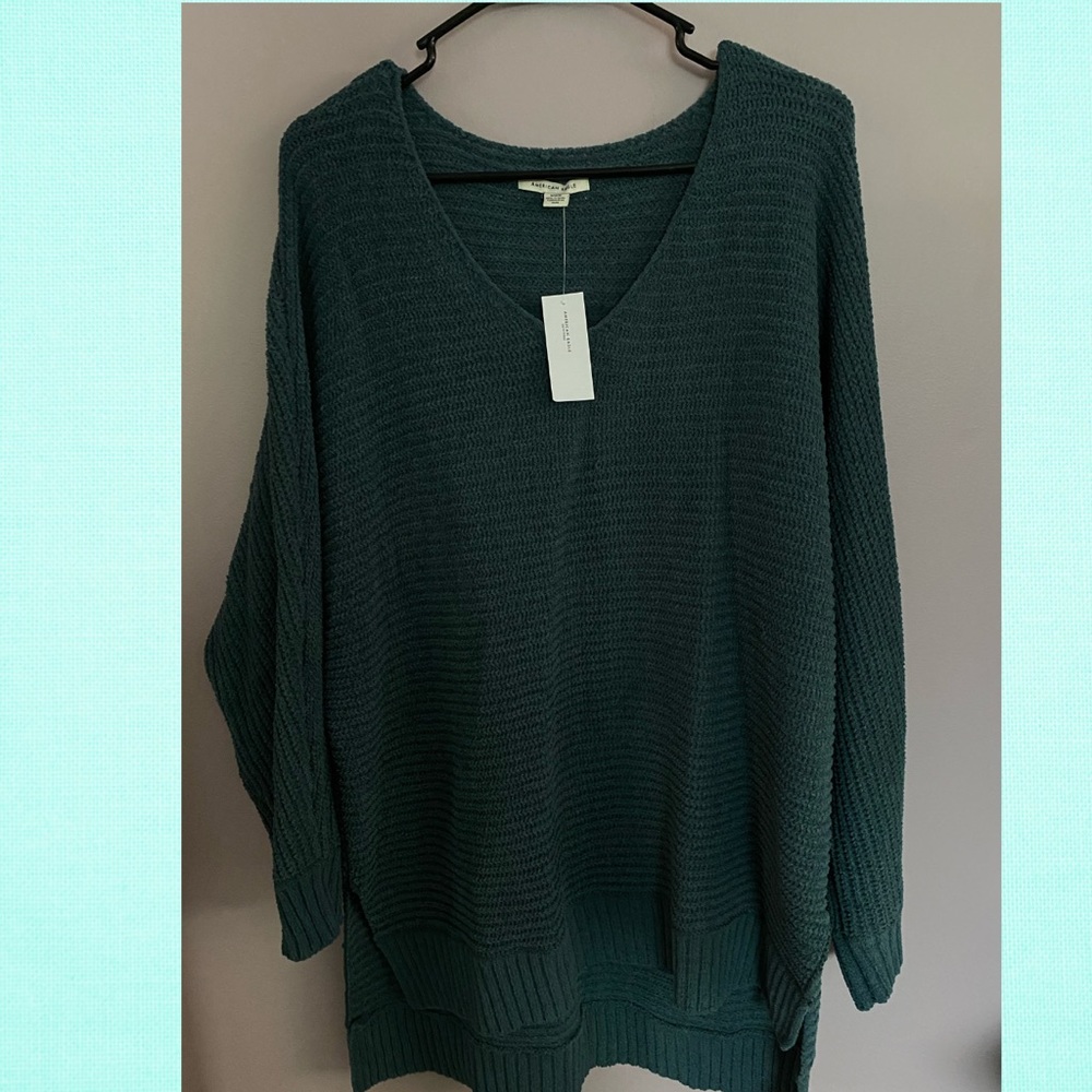 Soft cable-knit American Eagle sweater!